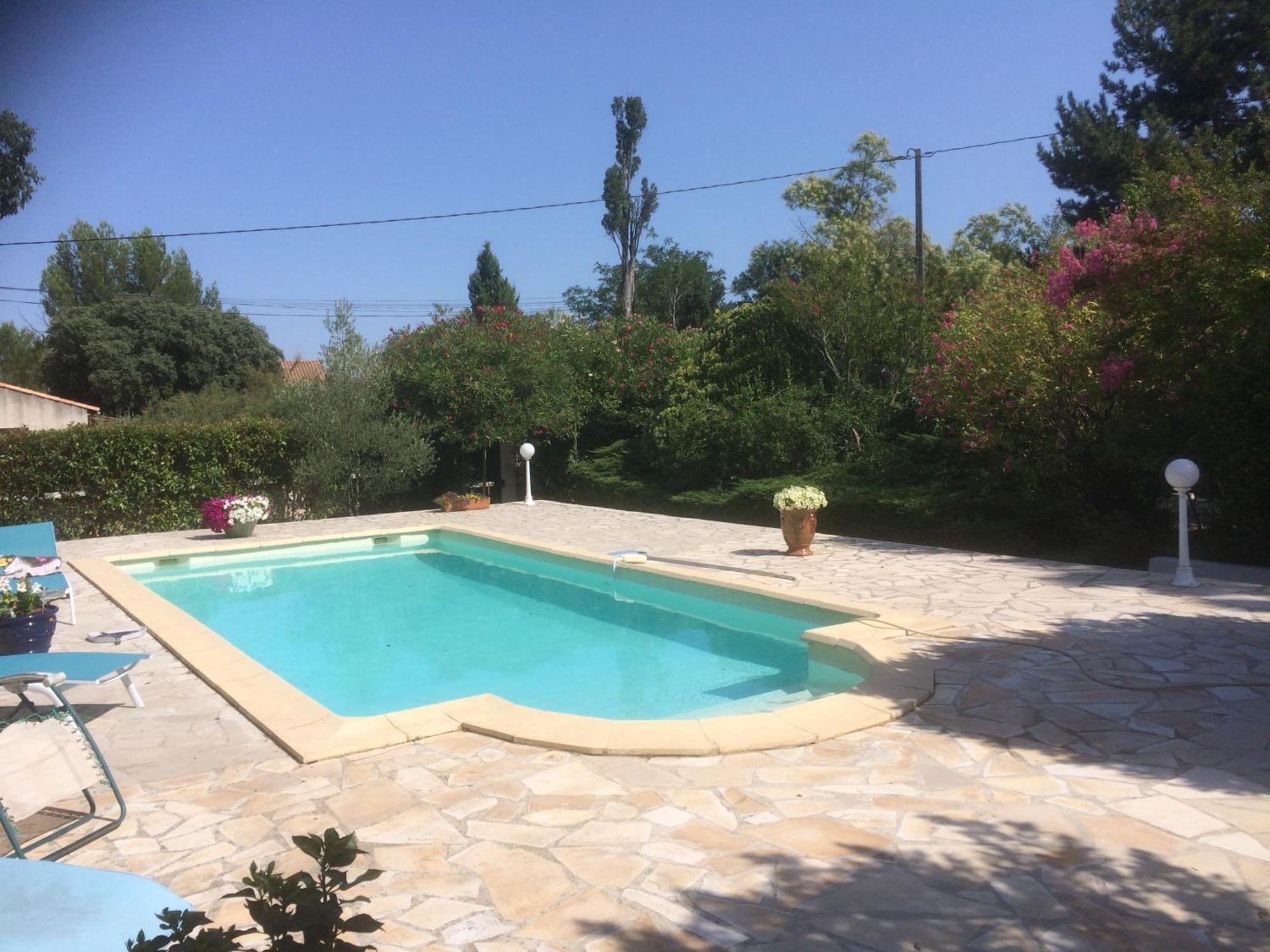 Studio Independant Calme Pas Loin Du Centre Nimes Luaran gambar
