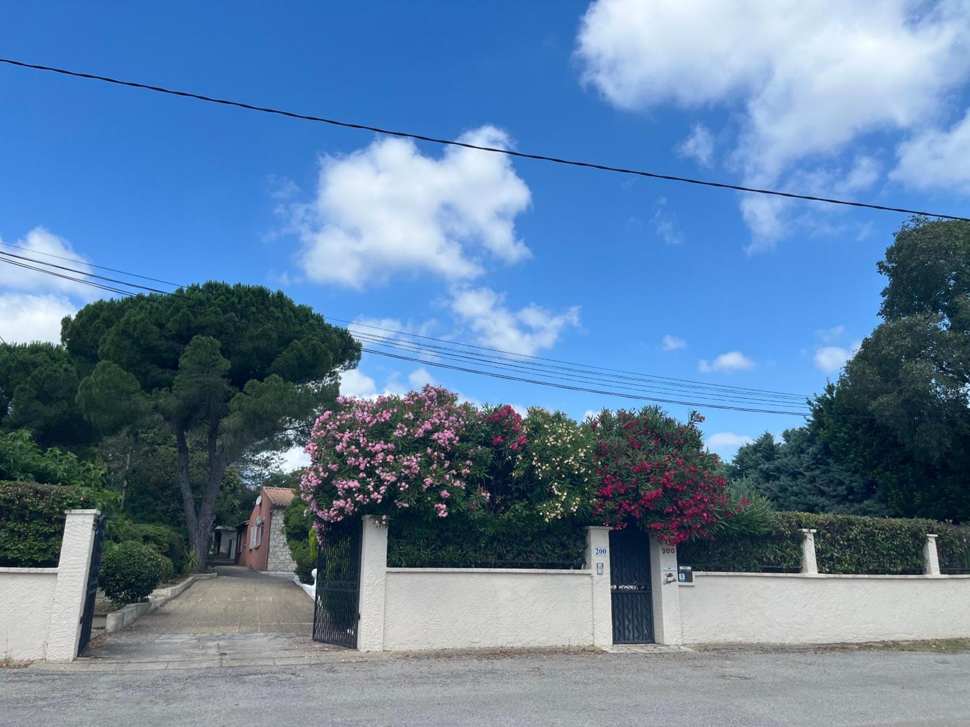 Studio Independant Calme Pas Loin Du Centre Nimes Luaran gambar
