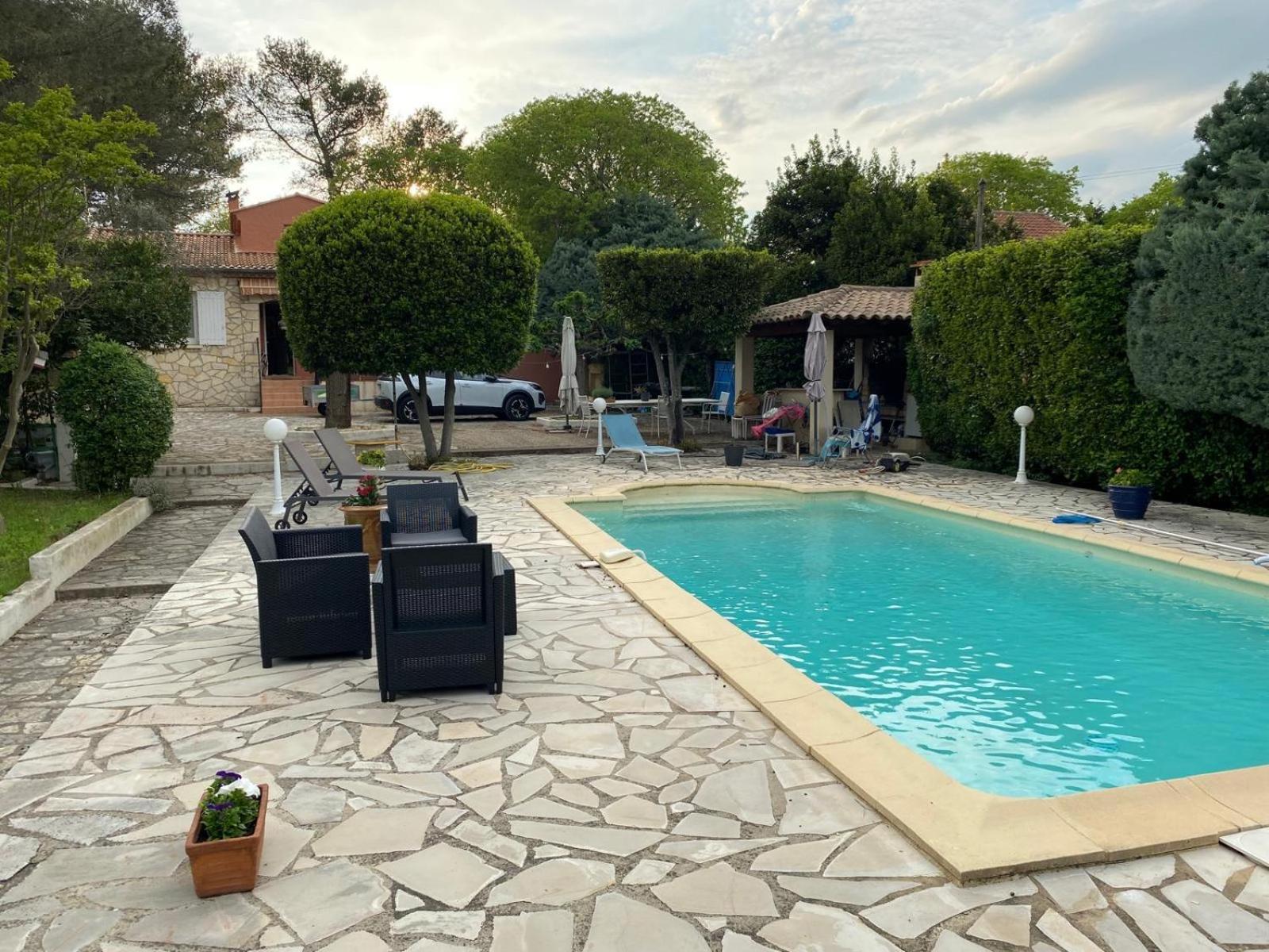 Studio Independant Calme Pas Loin Du Centre Nimes Luaran gambar